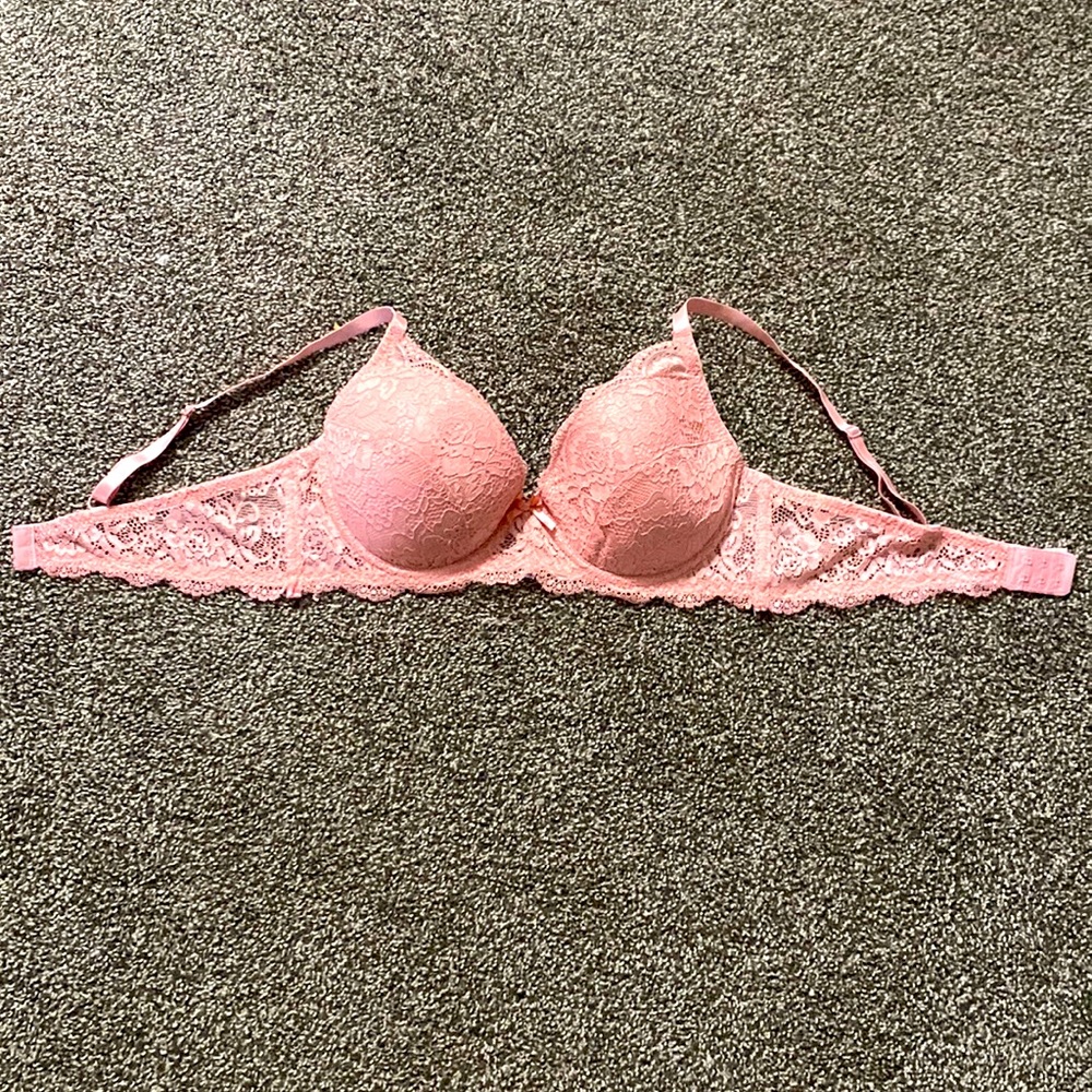 Pink Lace Bra NEW NEVER WORN! 🩷